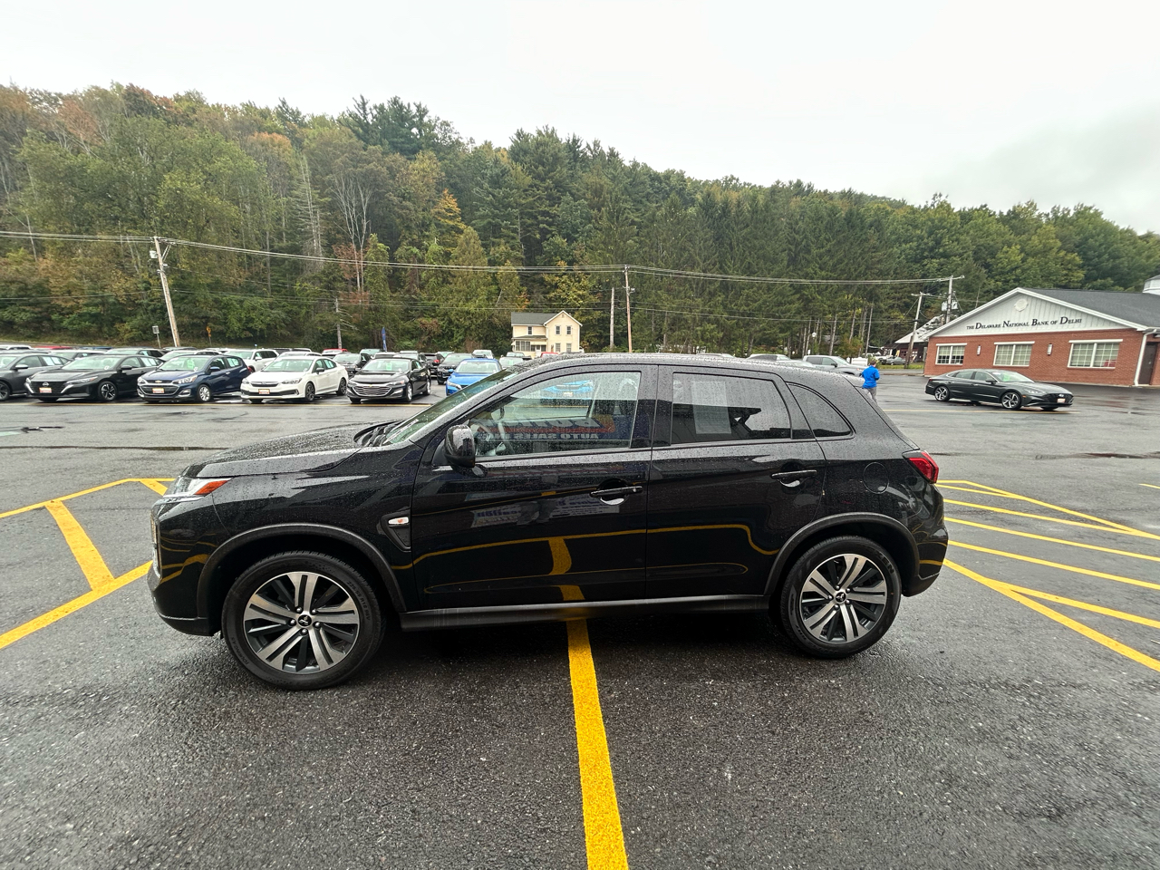 2024 Mitsubishi Outlander Sport ES photo 3