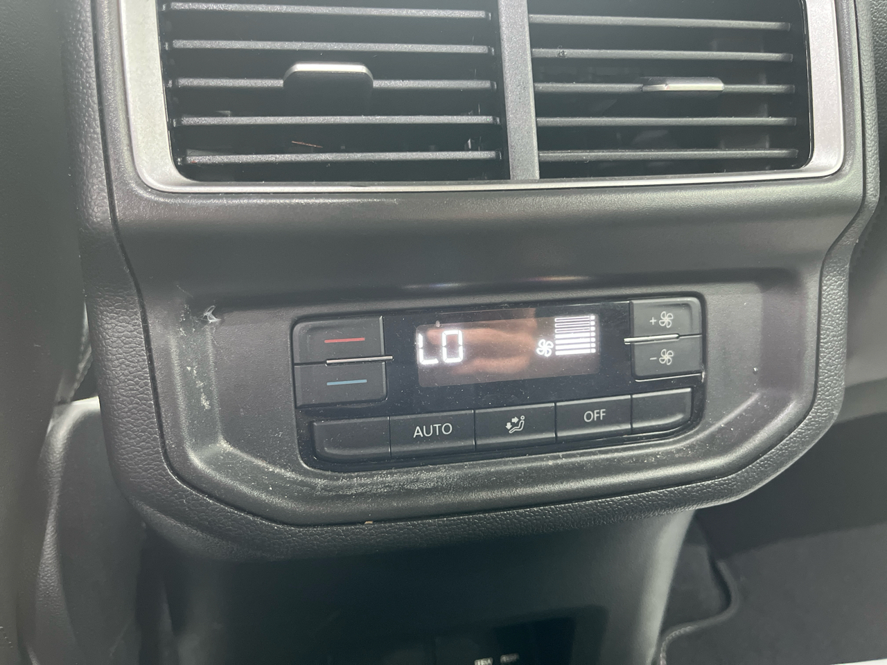 2024 Volkswagen Atlas SE Technology photo 8