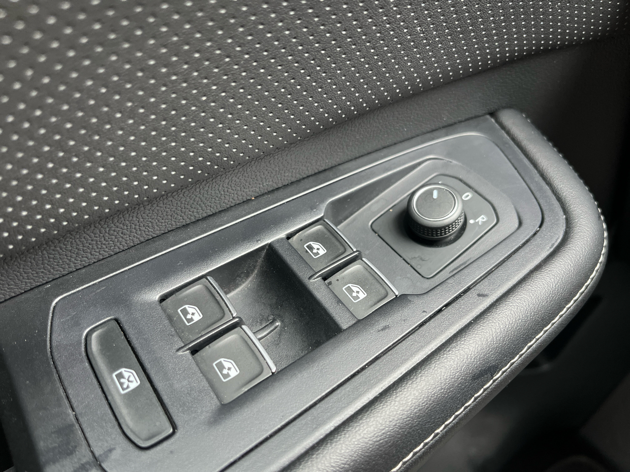 2024 Volkswagen Atlas SE Technology photo 12