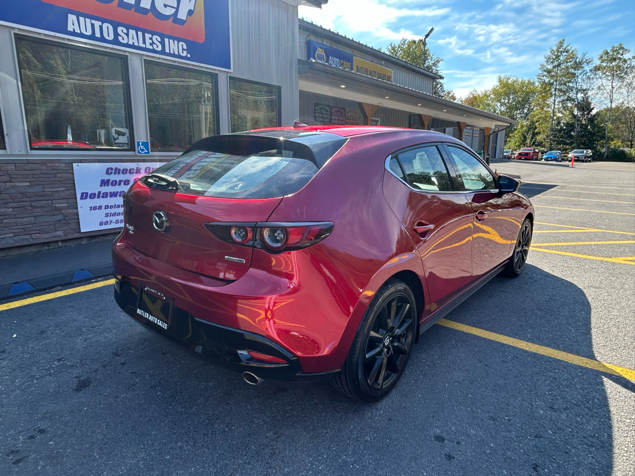 2021 Mazda Mazda3 Premium Hatchback photo 3