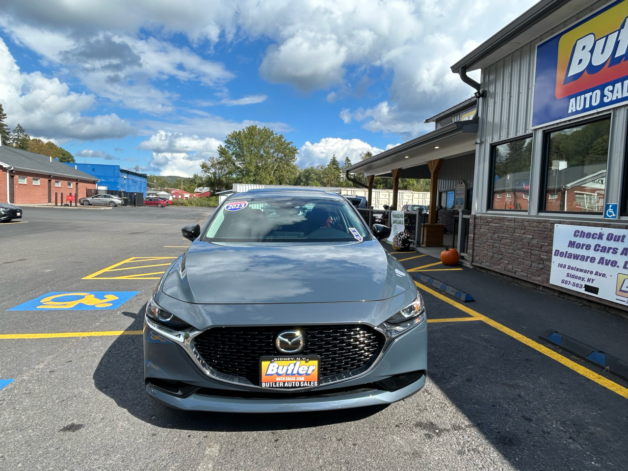 2023 Mazda Mazda3 Preferred photo 3