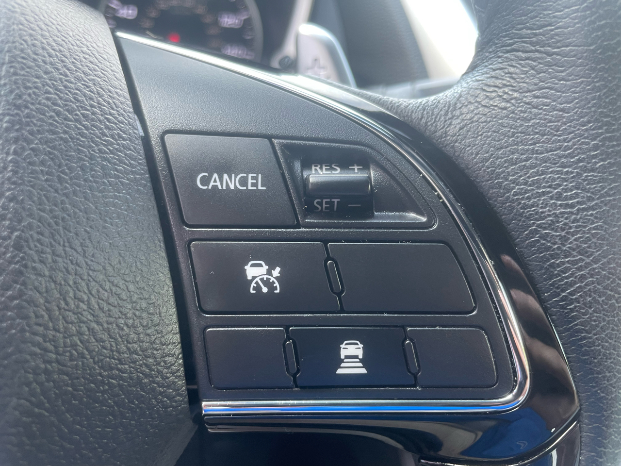2024 Mitsubishi Eclipse Cross SE photo 11