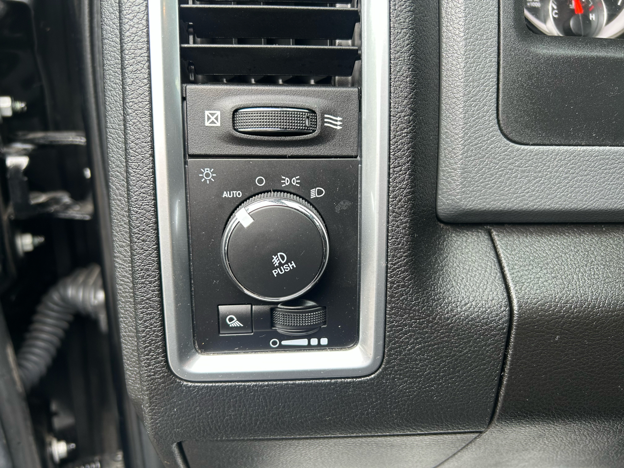 RAM 1500 SLT Quad Cab 4WD 2020 RAM 1500 SLT Quad Cab 4WD 2020