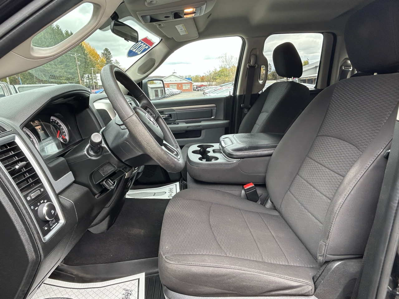 RAM 1500 SLT Quad Cab 4WD 2020 RAM 1500 SLT Quad Cab 4WD 2020