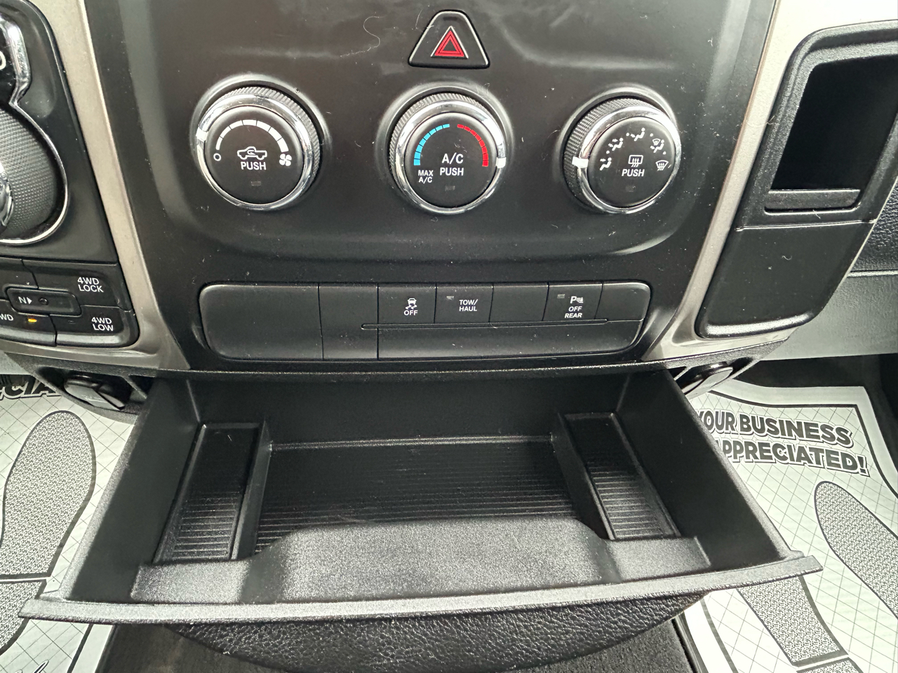 RAM 1500 SLT Quad Cab 4WD 2020 RAM 1500 SLT Quad Cab 4WD 2020