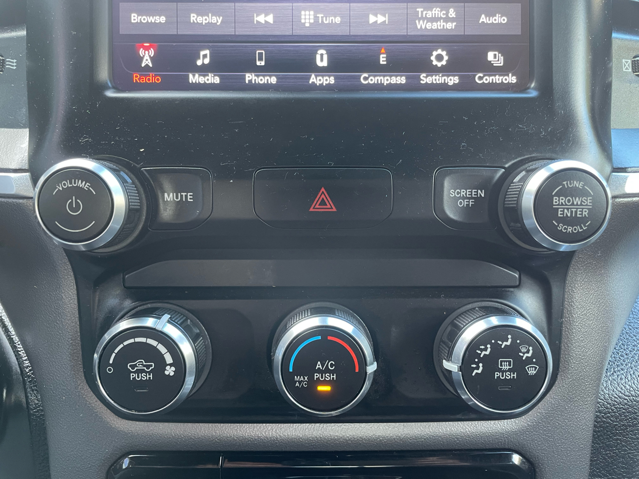 RAM 1500 Big Horn Quad Cab 4WD 2019 RAM 1500 Big Horn Quad Cab 4WD 2019