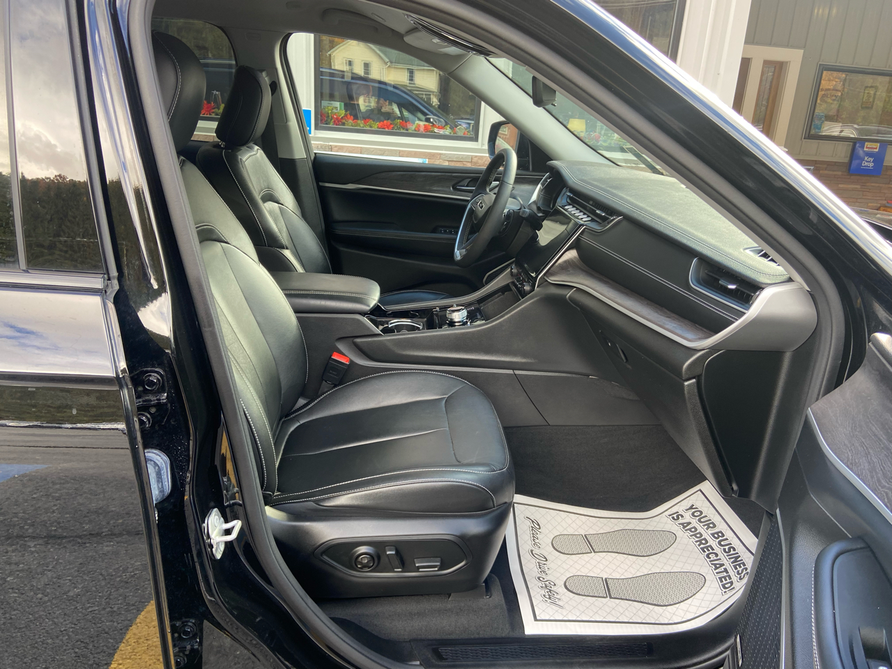 Jeep Grand Cherokee L Limited 4WD 2023 Jeep Grand Cherokee L Limited 4WD 2023