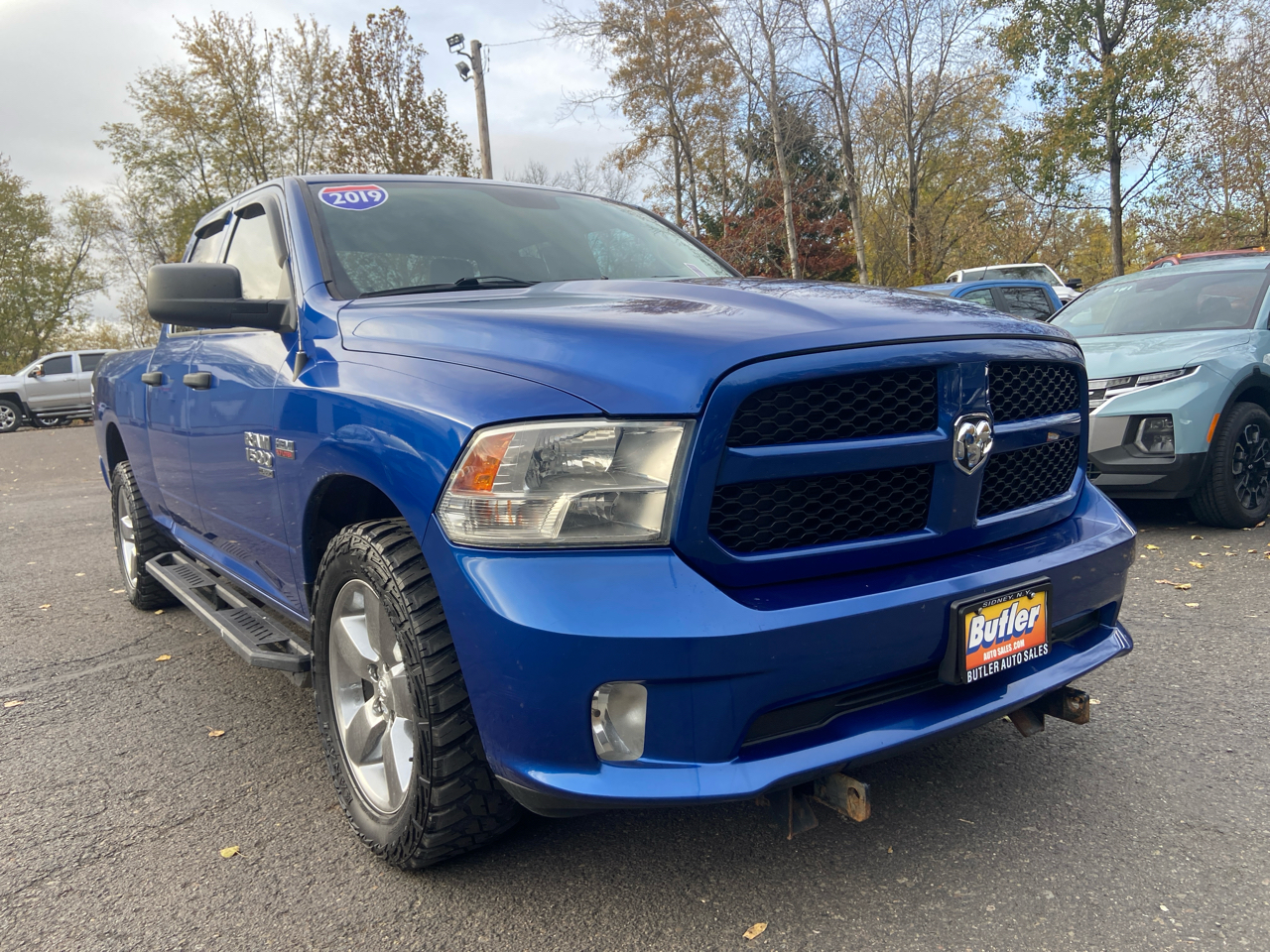 RAM 1500 Classic Tradesman Quad Cab 4WD 2019 RAM 1500 Classic Tradesman Quad Cab 4WD 2019