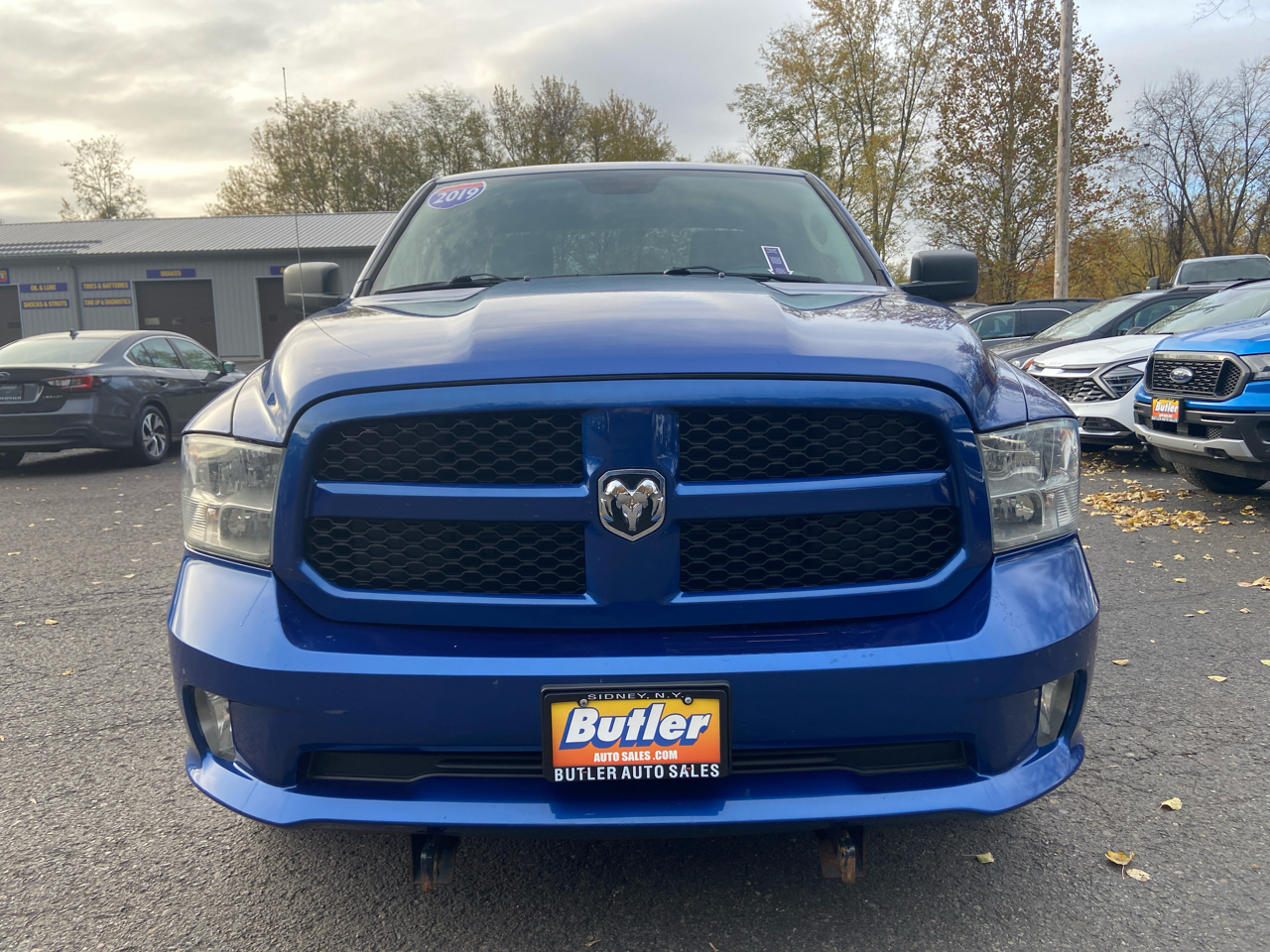 RAM 1500 Classic Tradesman Quad Cab 4WD 2019 RAM 1500 Classic Tradesman Quad Cab 4WD 2019