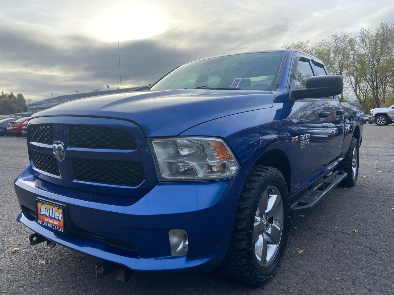 RAM 1500 Classic Tradesman Quad Cab 4WD 2019 RAM 1500 Classic Tradesman Quad Cab 4WD 2019