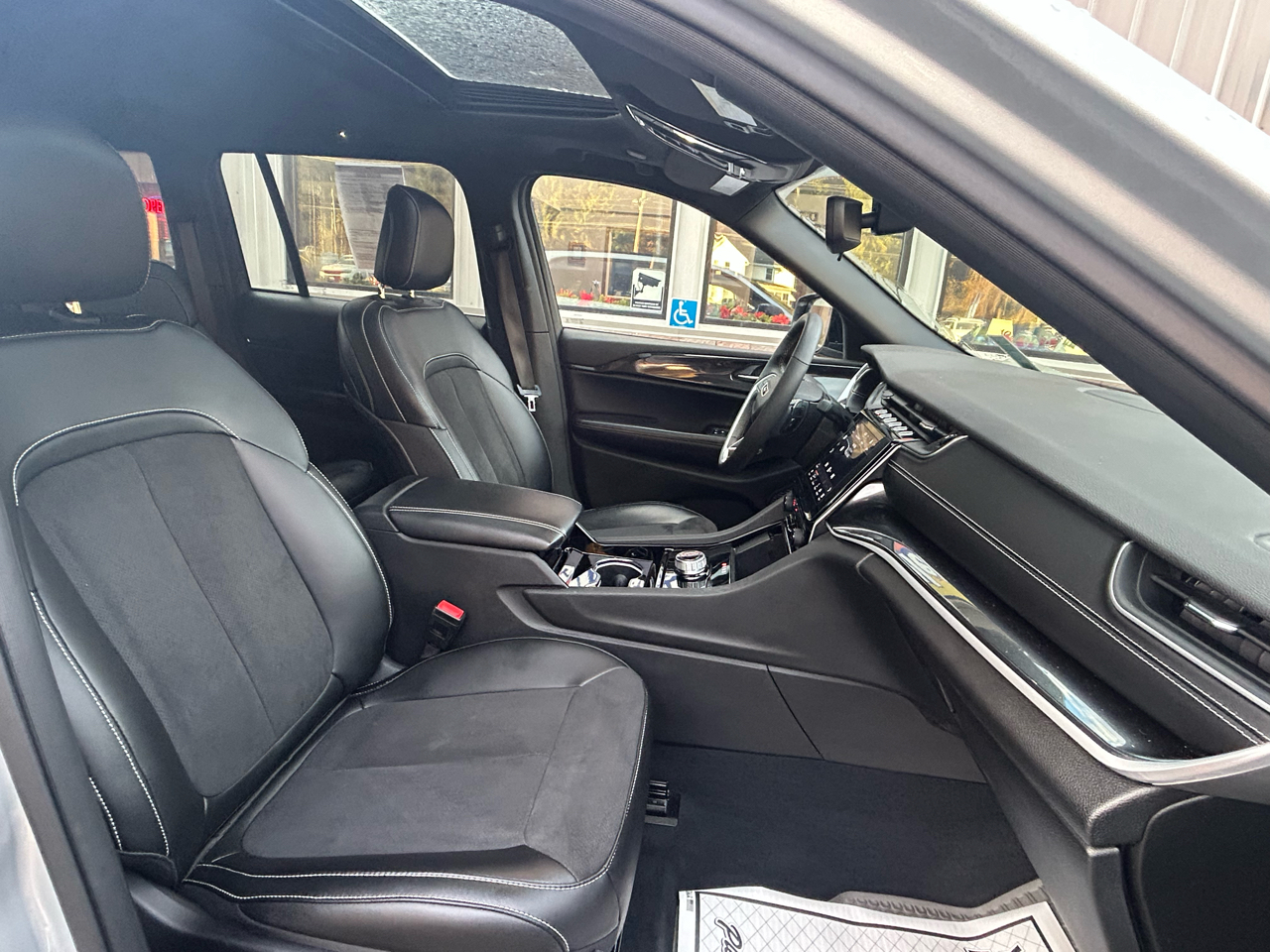 Jeep Grand Cherokee Altitude 4x4 2023 Jeep Grand Cherokee Altitude 4x4 2023