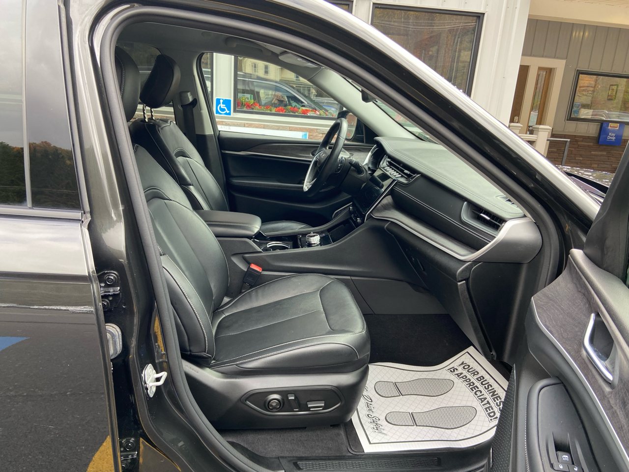 Jeep Grand Cherokee L Limited 4WD 2022 Jeep Grand Cherokee L Limited 4WD 2022