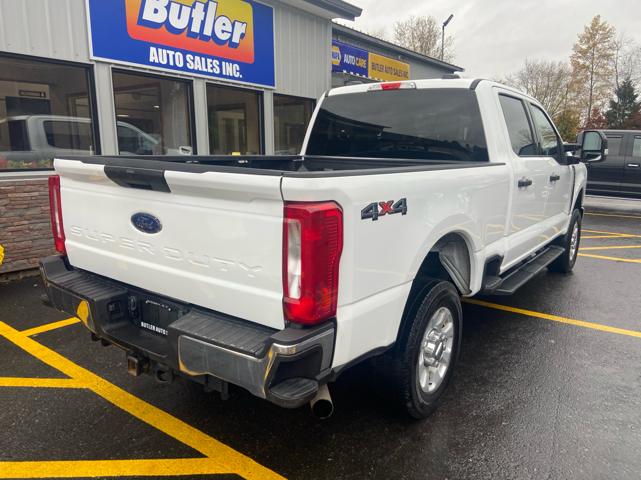 Ford F-250 SD XL Crew Cab 4WD 2024 Ford F-250 SD XL Crew Cab 4WD 2024