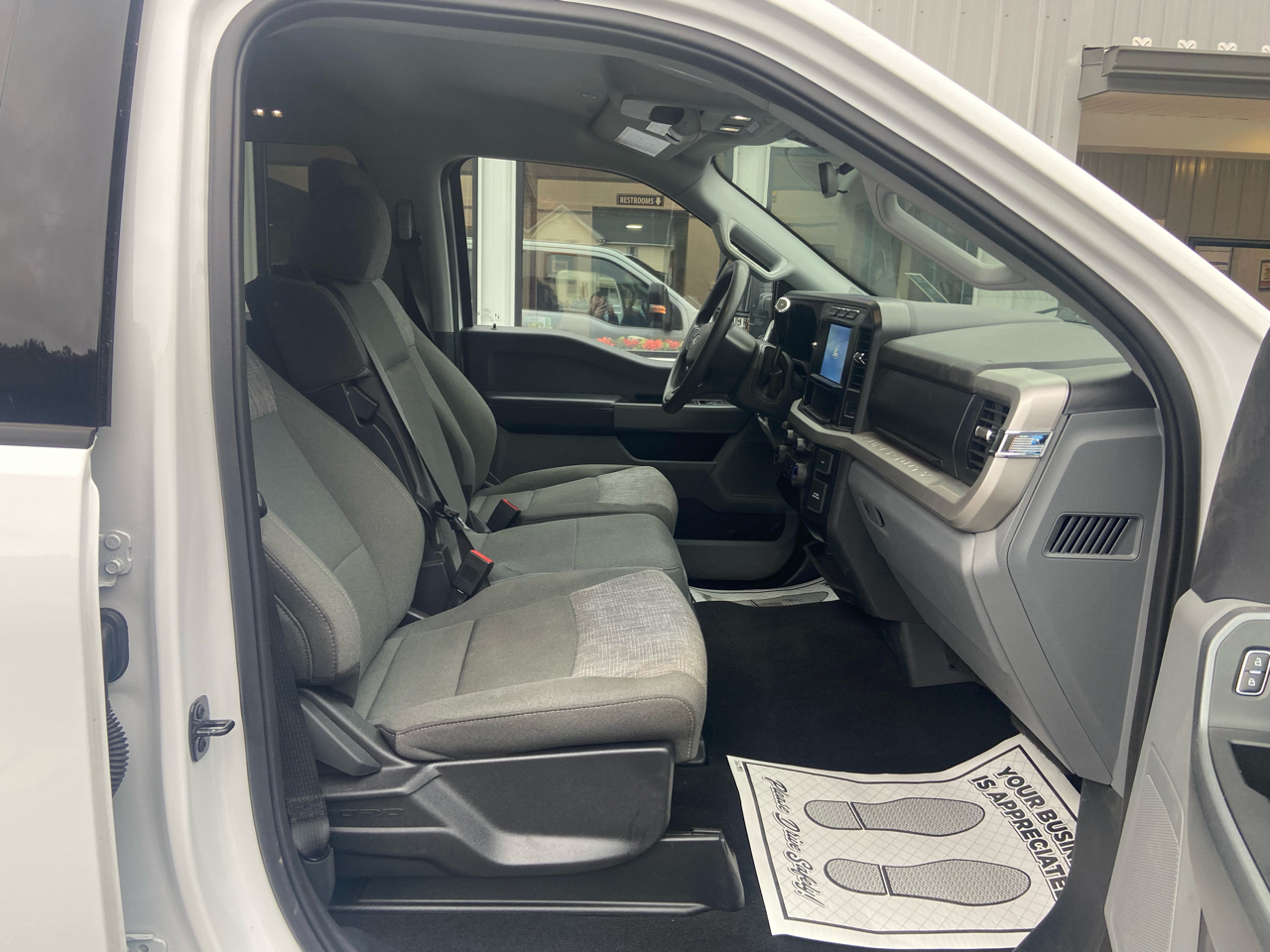 Ford F-250 SD XL Crew Cab 4WD 2024 Ford F-250 SD XL Crew Cab 4WD 2024