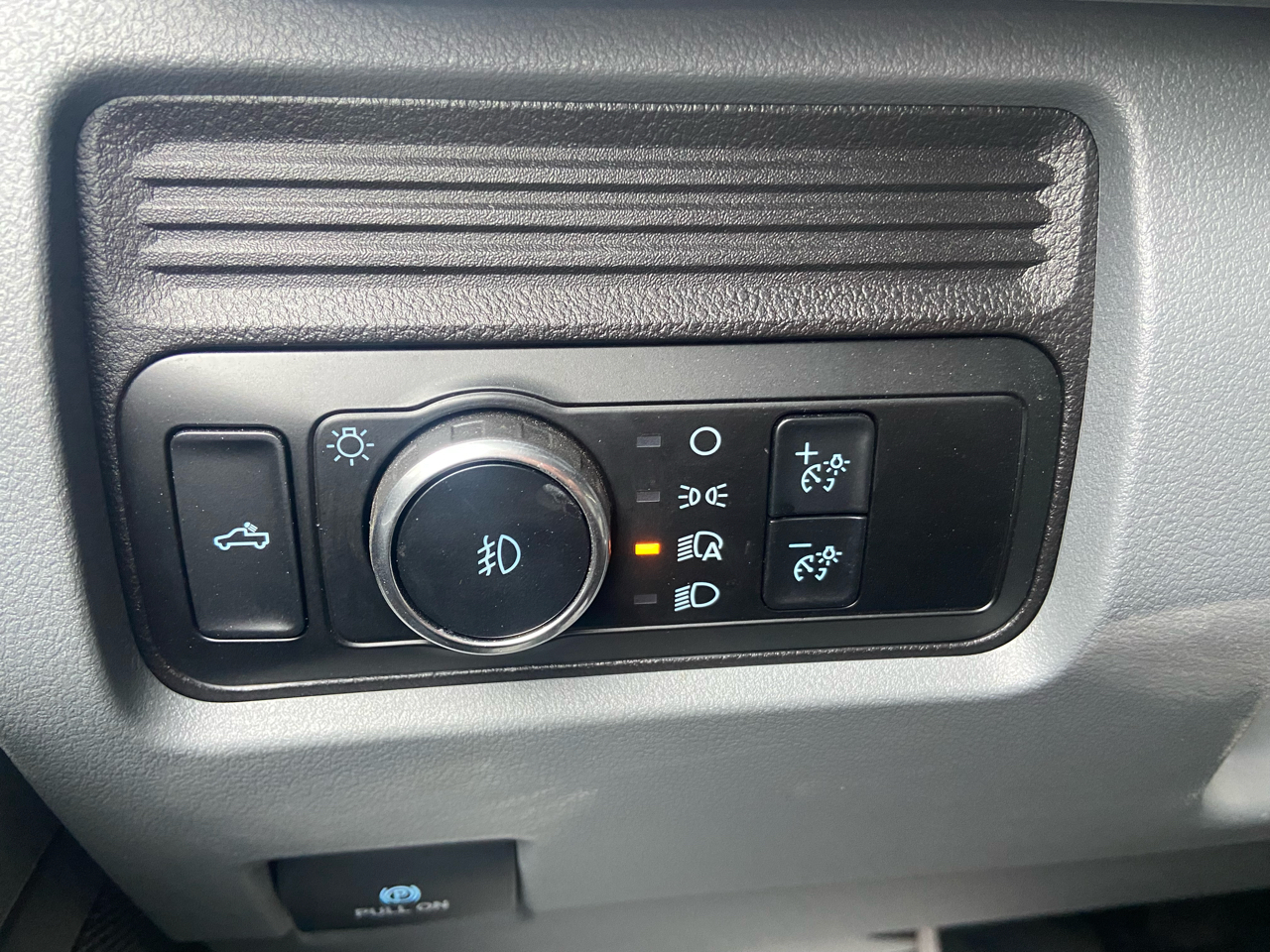 Ford F-250 SD XL Crew Cab 4WD 2024 Ford F-250 SD XL Crew Cab 4WD 2024