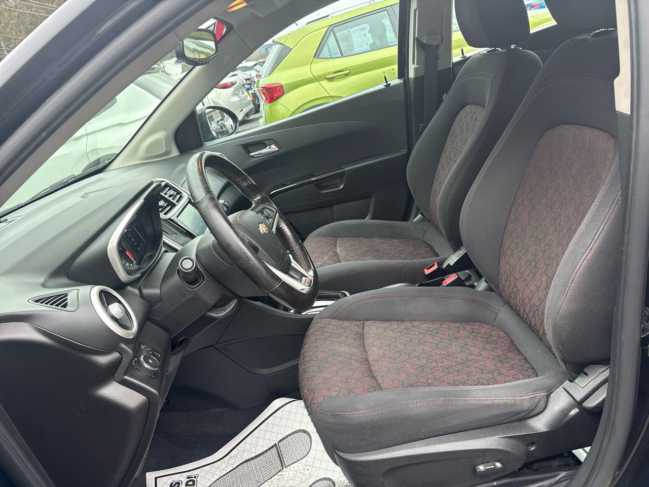 2017 Chevrolet Sonic LT photo 3