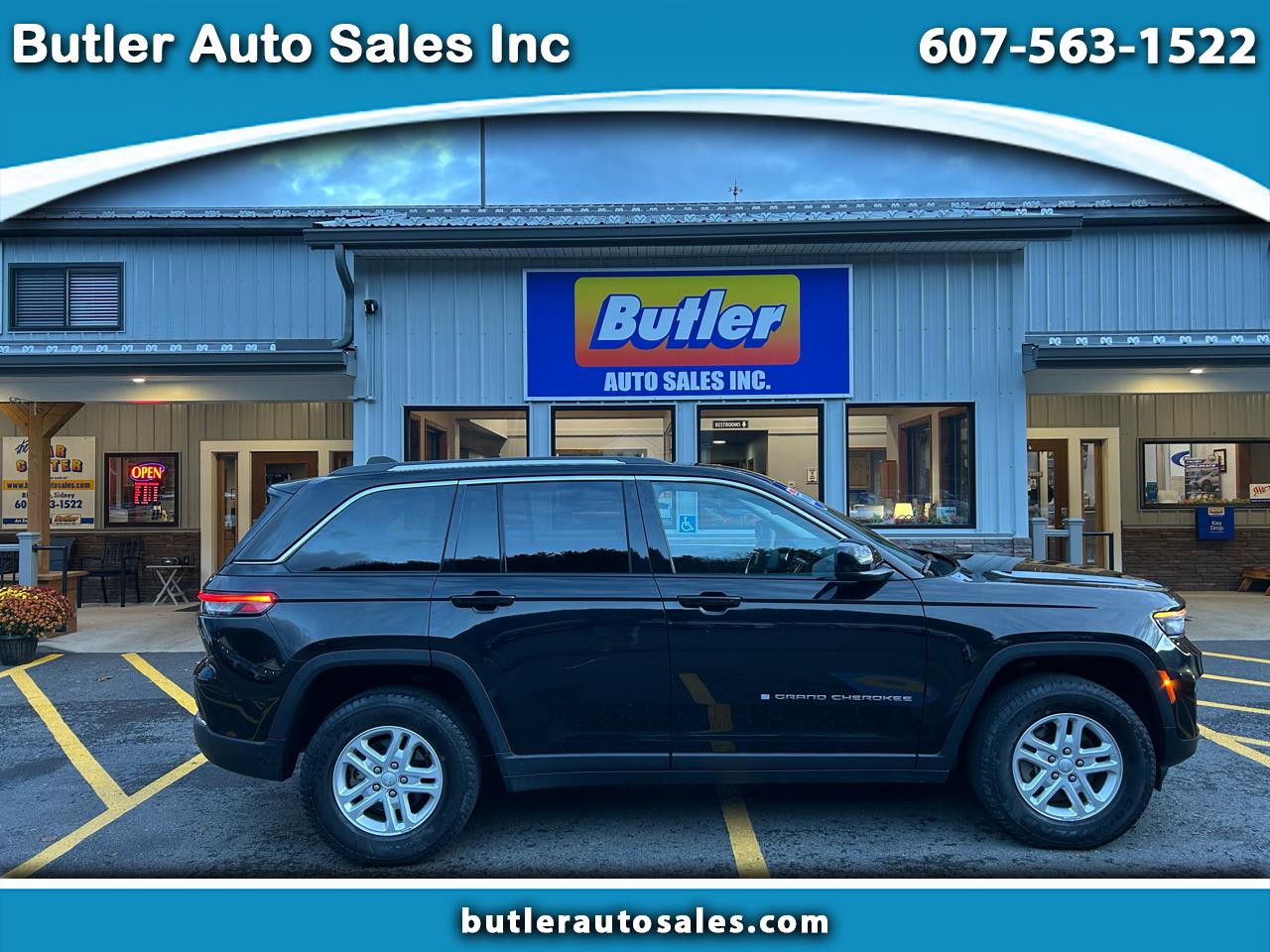 2023 Jeep Grand Cherokee Laredo 4WD