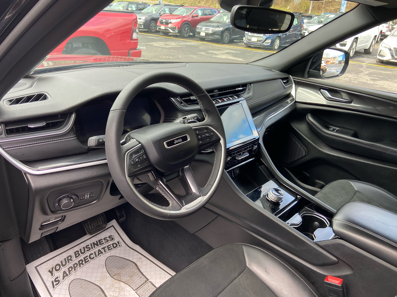 2023 Jeep Grand Cherokee Laredo Altitude photo 3