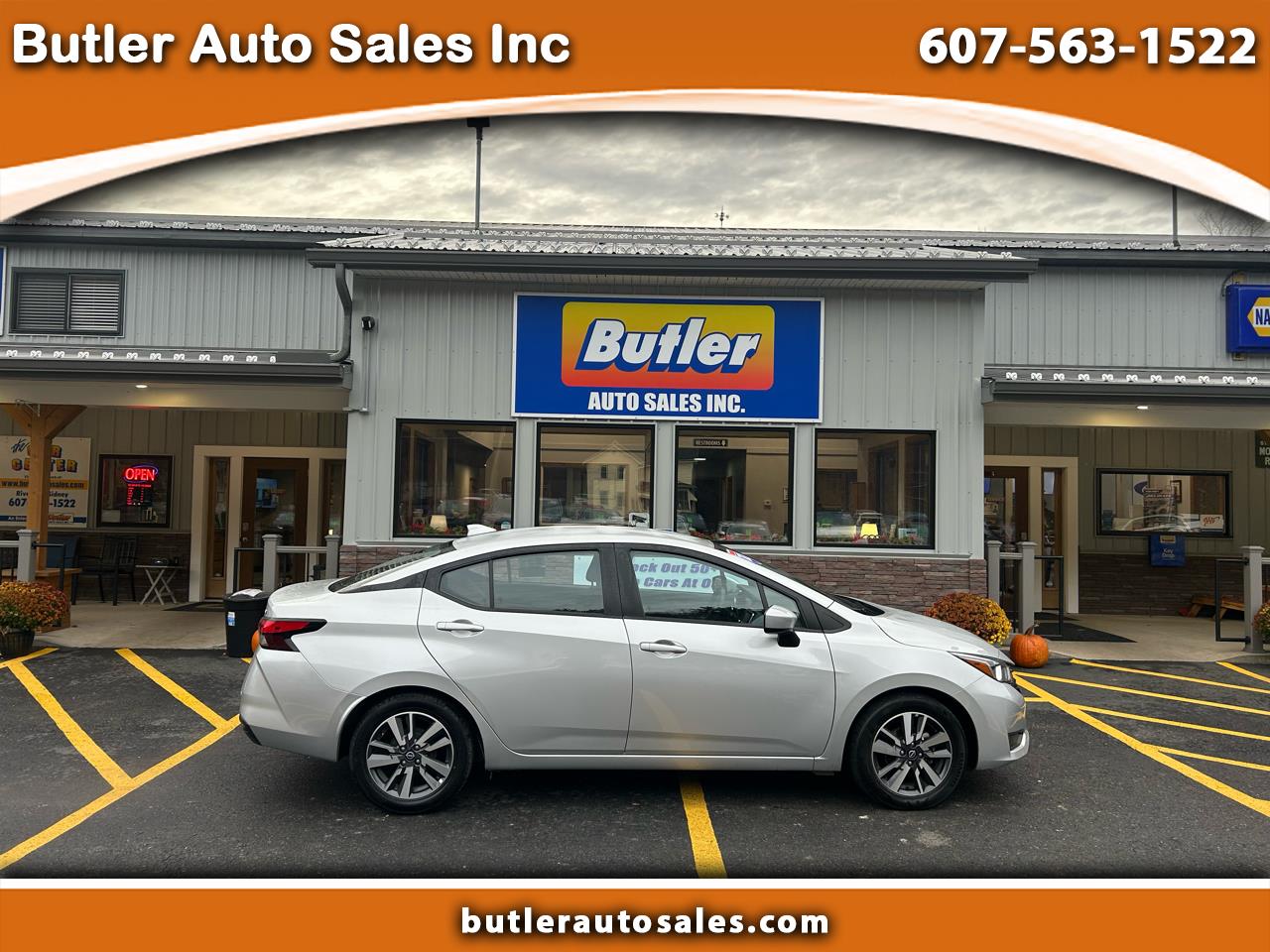 2023 Nissan Versa Sedan SV's photo