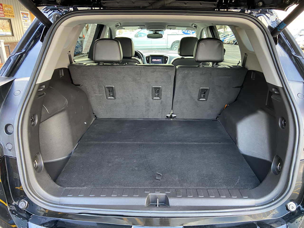 2024 Gmc Terrain SLT photo 2