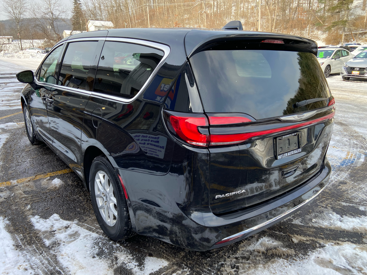 Chrysler Pacifica Touring L 2023