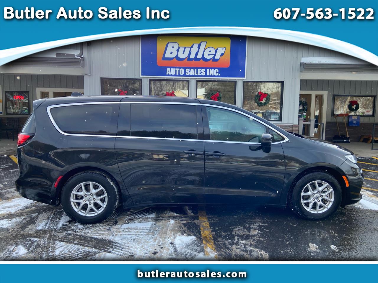 2023 Chrysler Pacifica Touring L's photo