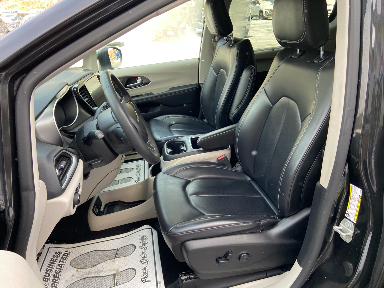 Chrysler Pacifica Touring L 2023