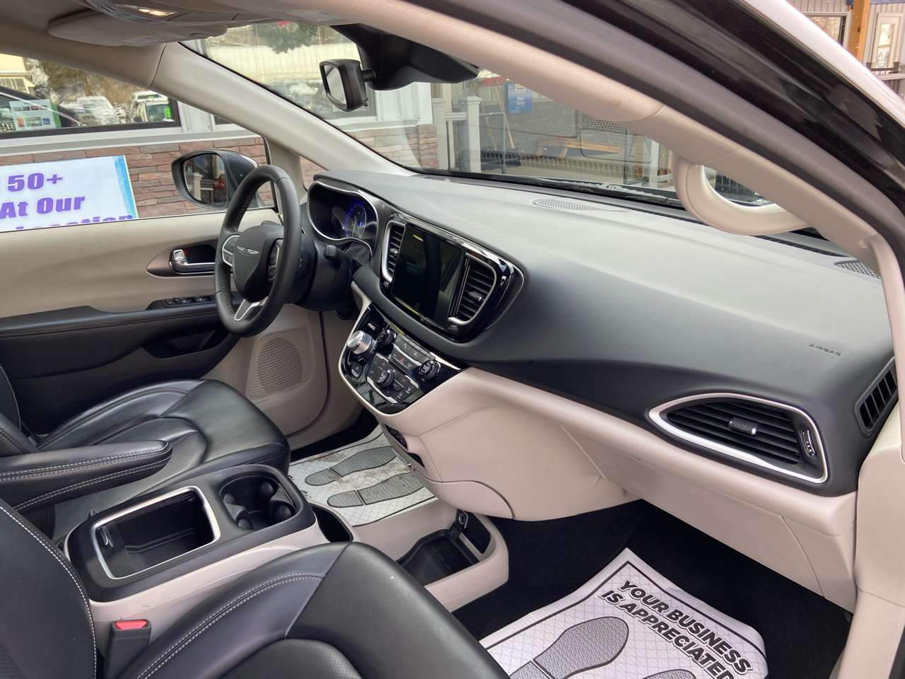 Chrysler Pacifica Touring L 2023