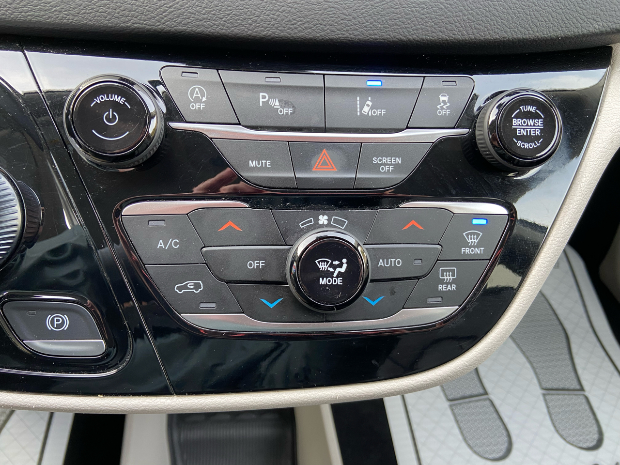 Chrysler Pacifica Touring L 2023