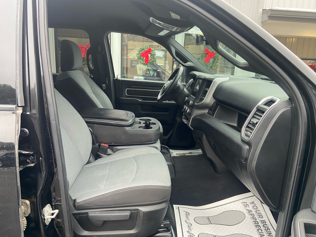 RAM 2500 Tradesman Crew Cab SWB 4WD 2024