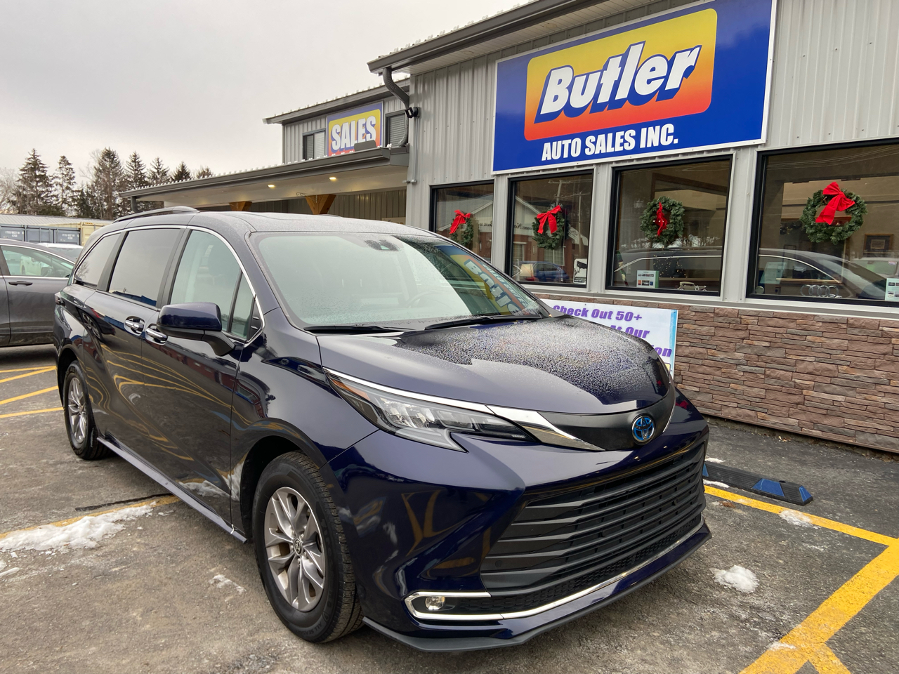 Toyota Sienna XLE 7-Passenger 2024