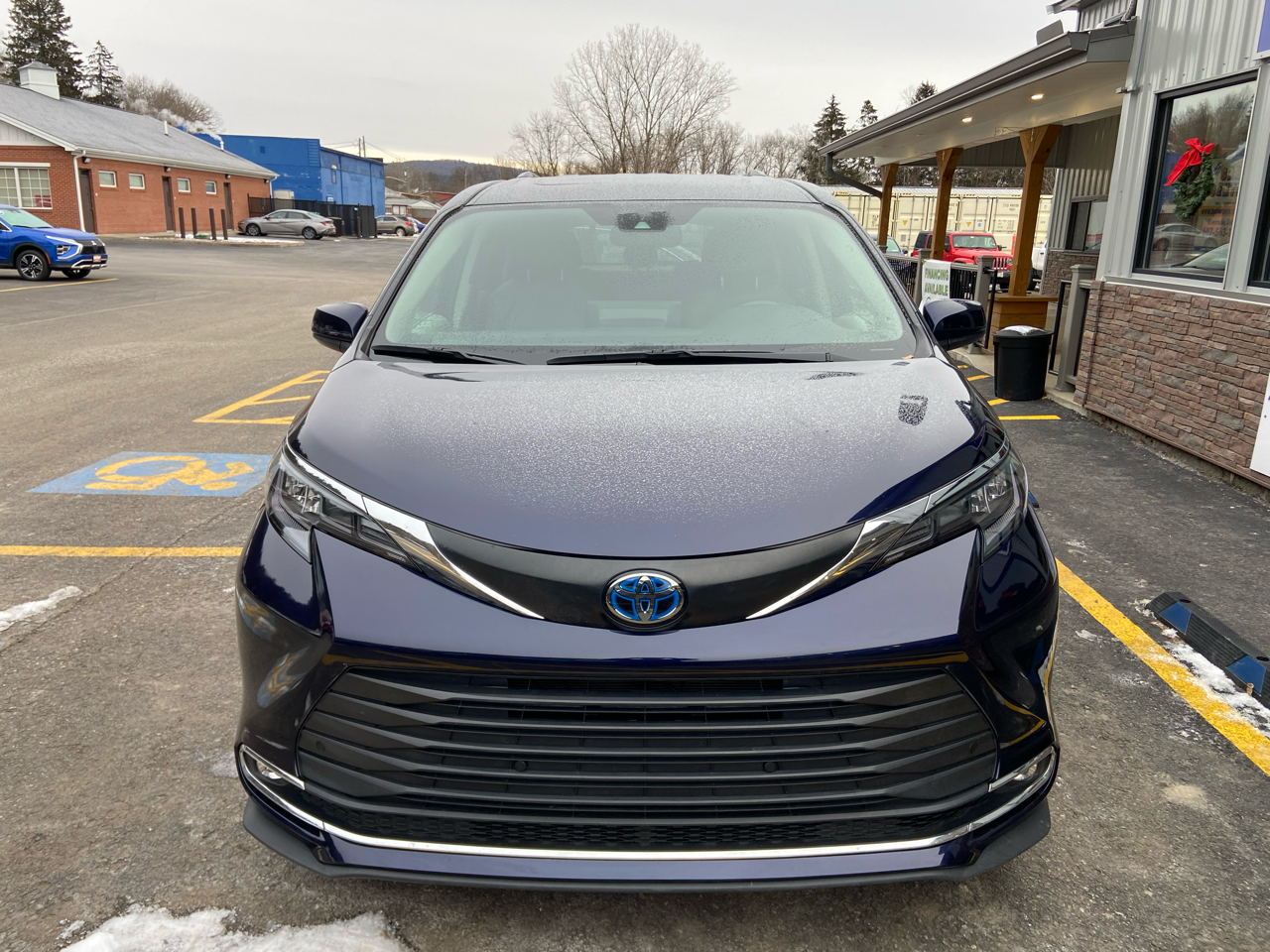 Toyota Sienna XLE 7-Passenger 2024