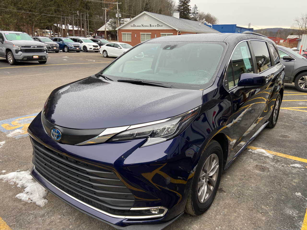 Toyota Sienna XLE 7-Passenger 2024