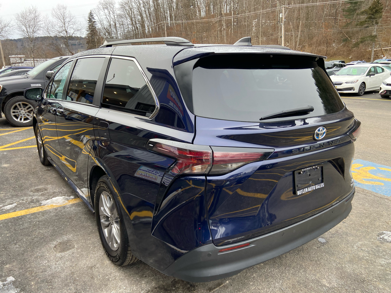 Toyota Sienna XLE 7-Passenger 2024