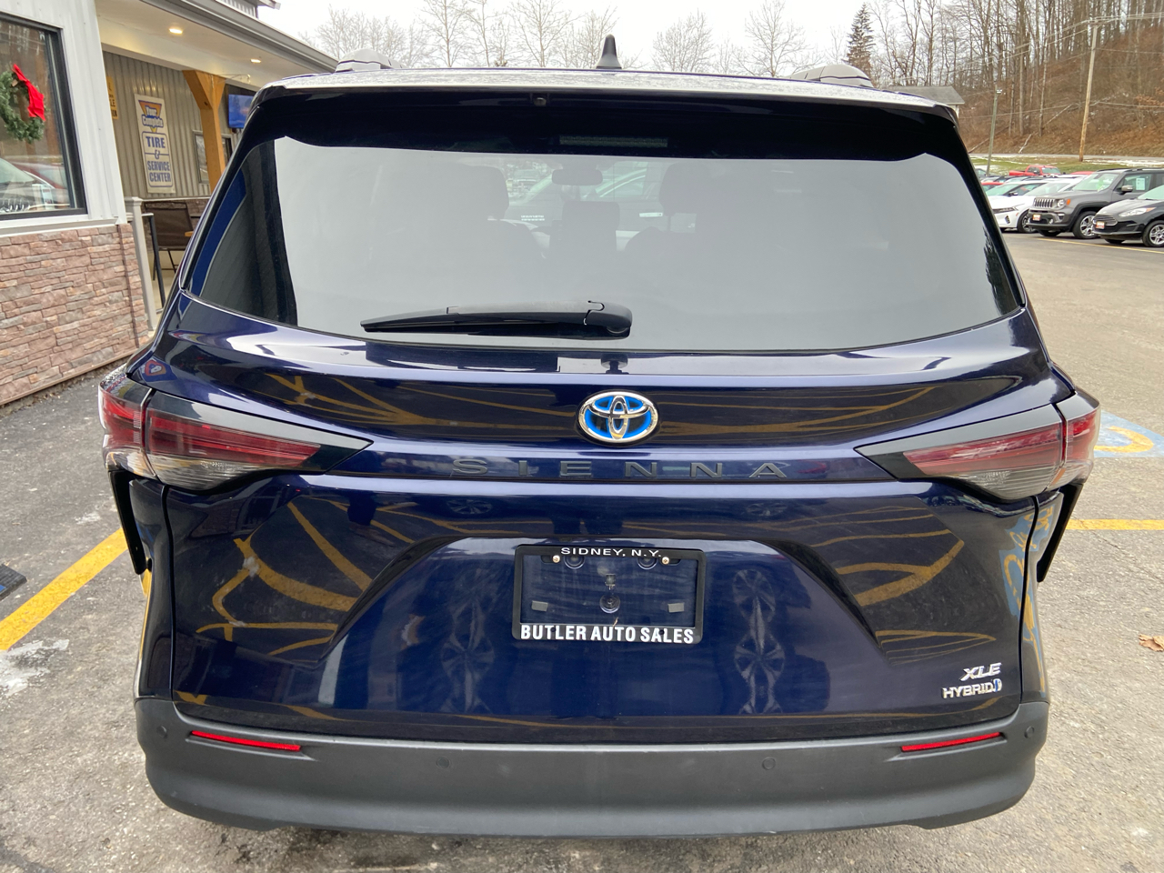 Toyota Sienna XLE 7-Passenger 2024