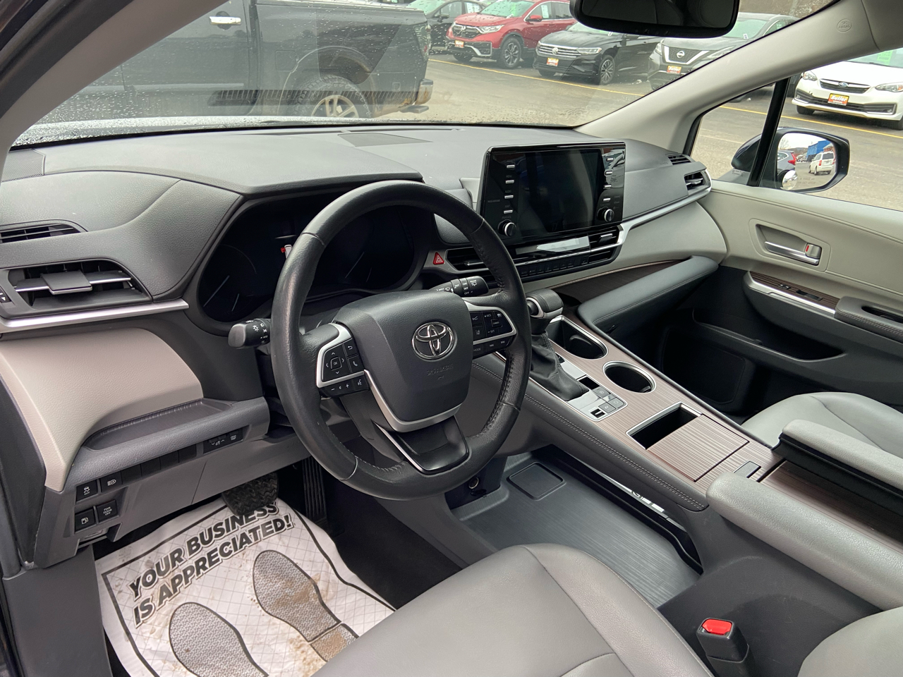 Toyota Sienna XLE 7-Passenger 2024