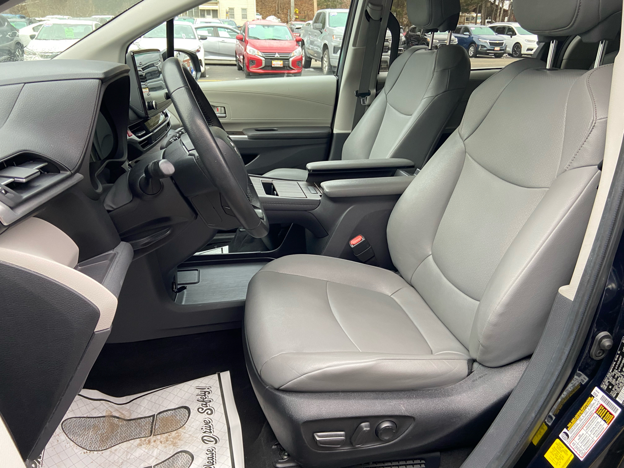 Toyota Sienna XLE 7-Passenger 2024