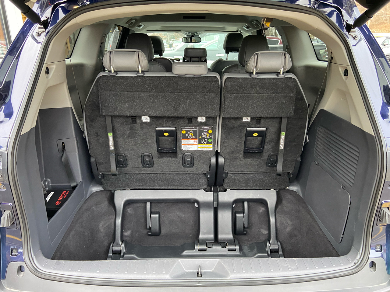 Toyota Sienna XLE 7-Passenger 2024