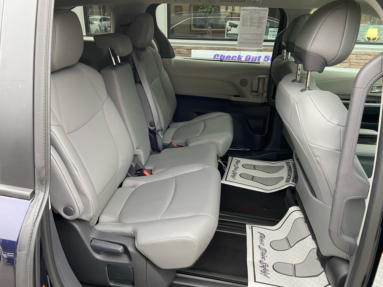 Toyota Sienna XLE 7-Passenger 2024
