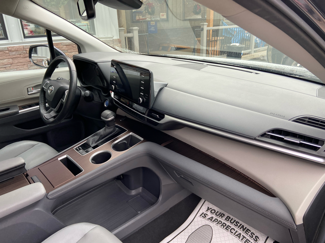 Toyota Sienna XLE 7-Passenger 2024