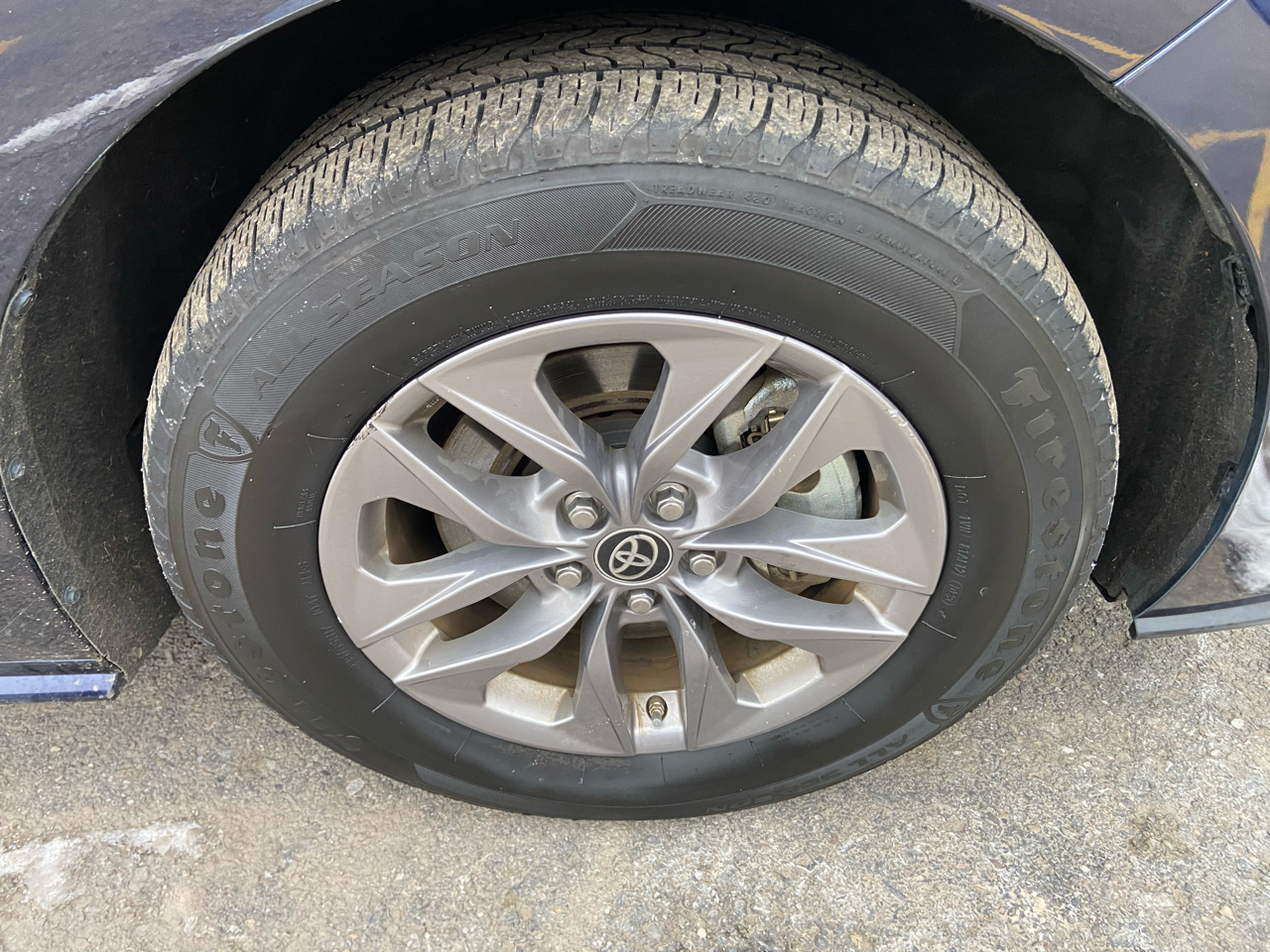 Toyota Sienna XLE 7-Passenger 2024