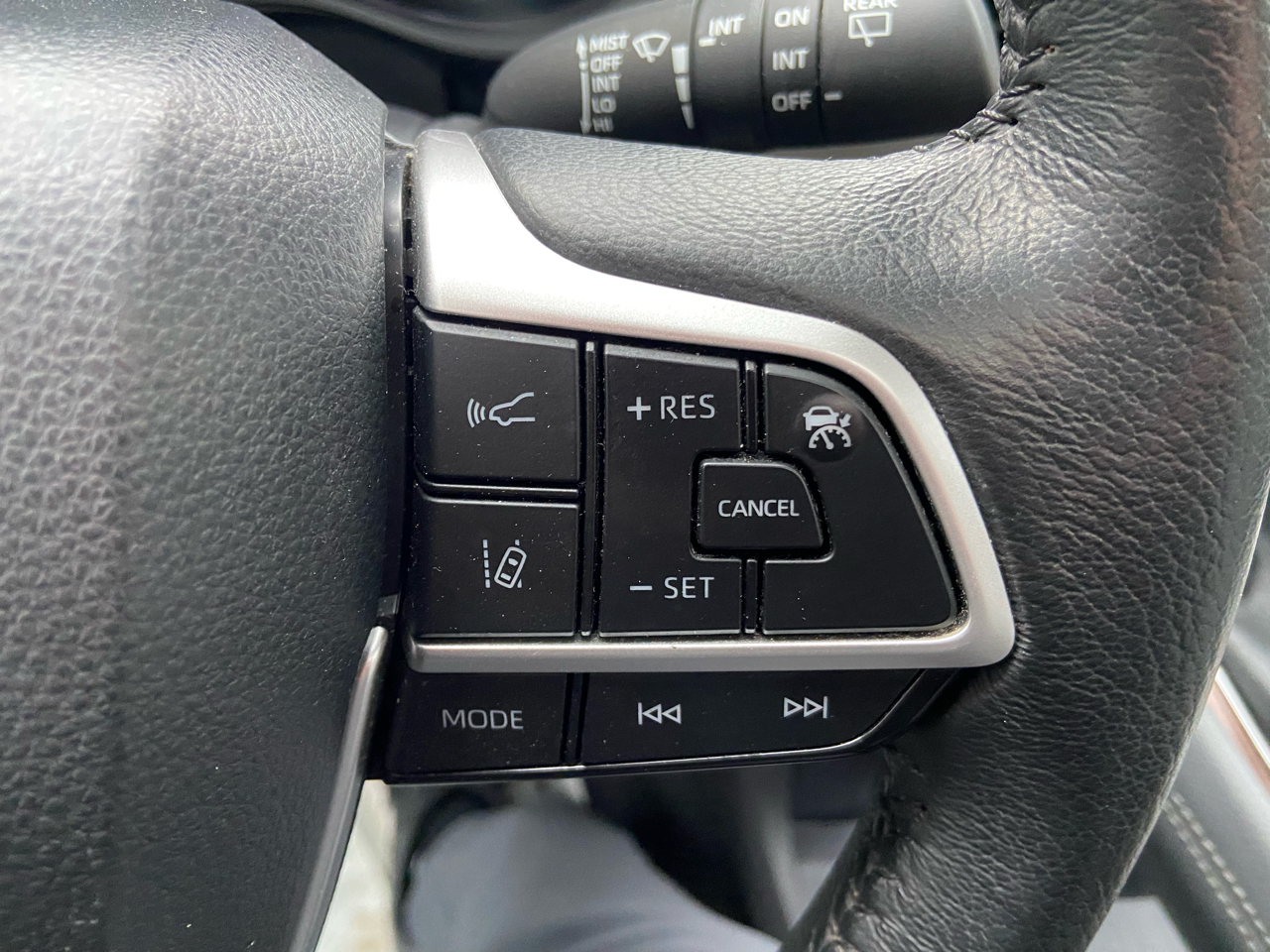 Toyota Sienna XLE 7-Passenger 2024