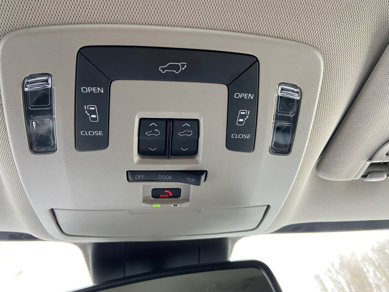 Toyota Sienna XLE 7-Passenger 2024