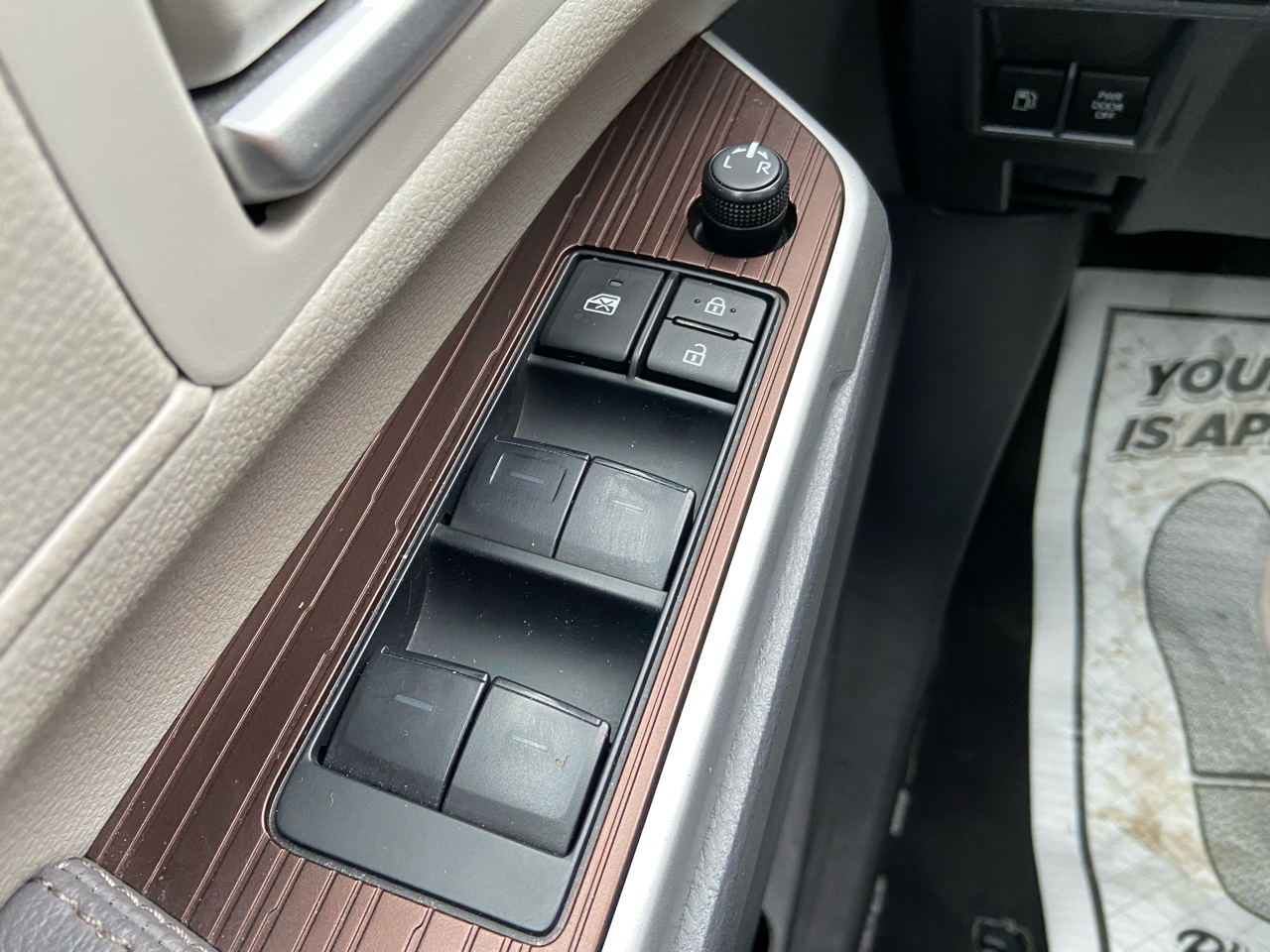 Toyota Sienna XLE 7-Passenger 2024