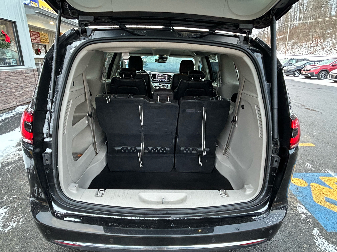 Chrysler Pacifica Touring L 2023