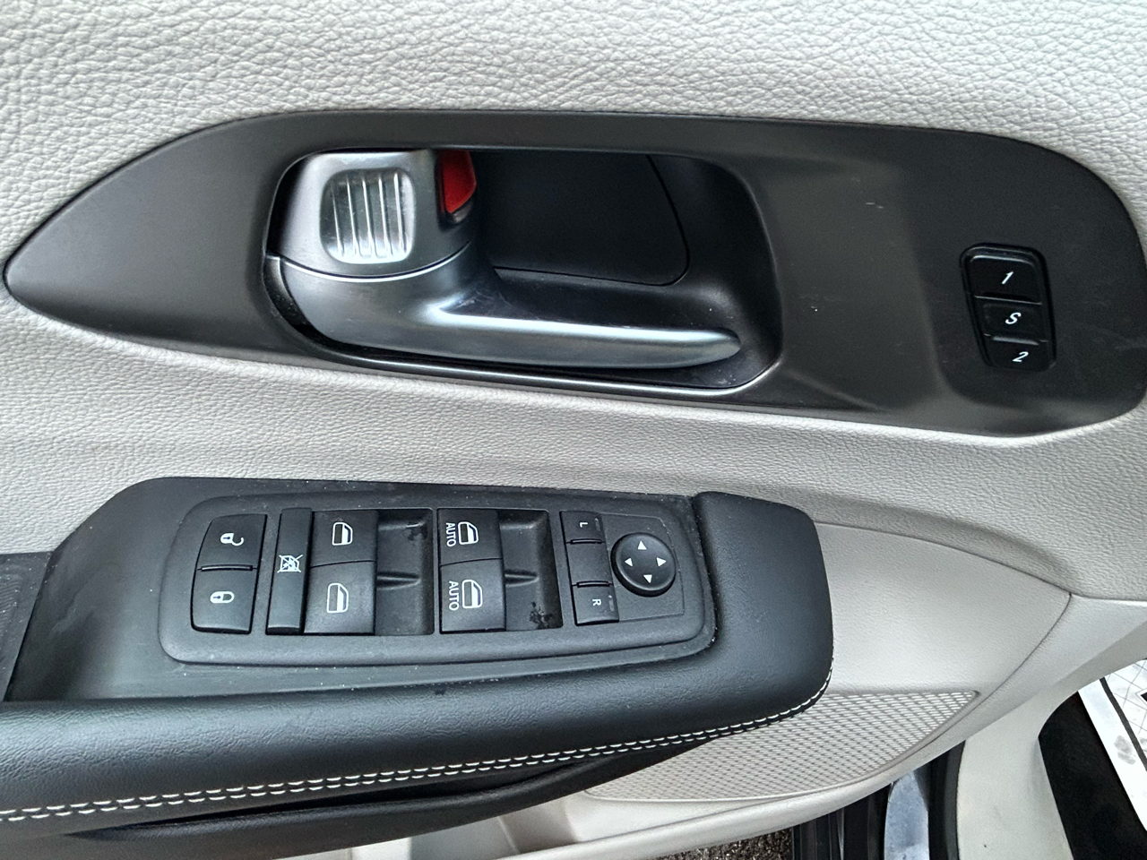 Chrysler Pacifica Touring L 2023