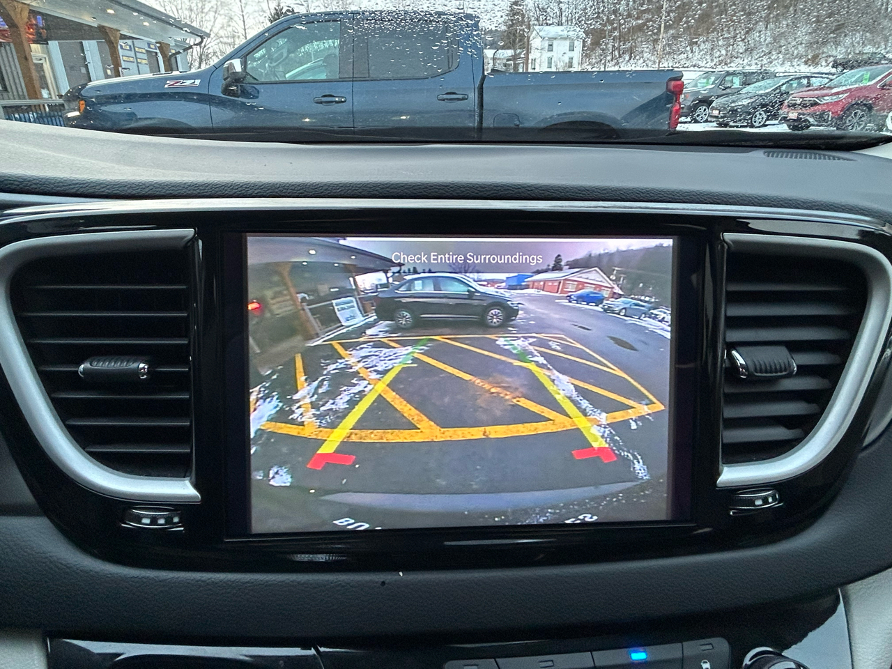 Chrysler Pacifica Touring L 2023