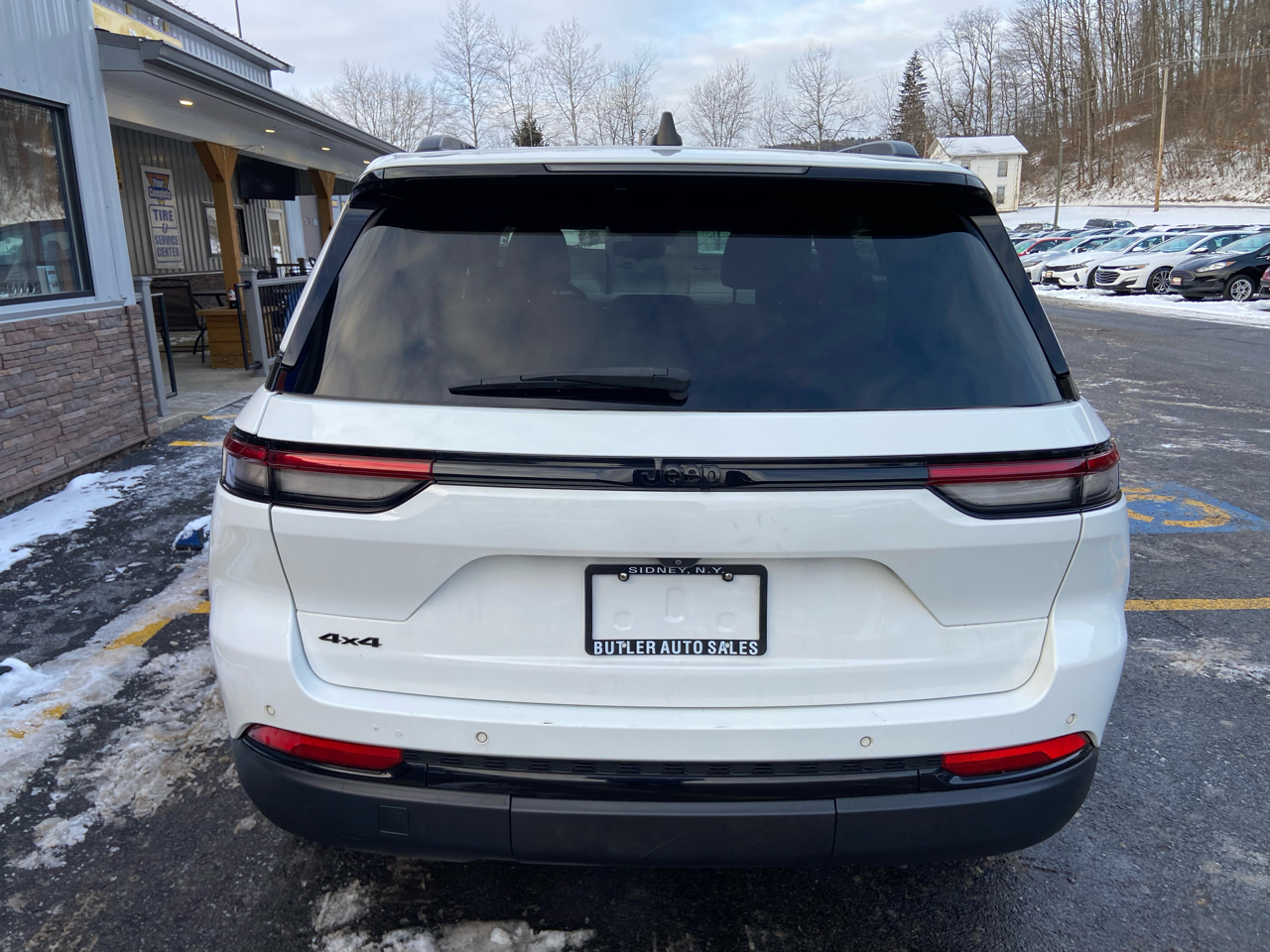 Jeep Grand Cherokee Laredo 4WD 2023