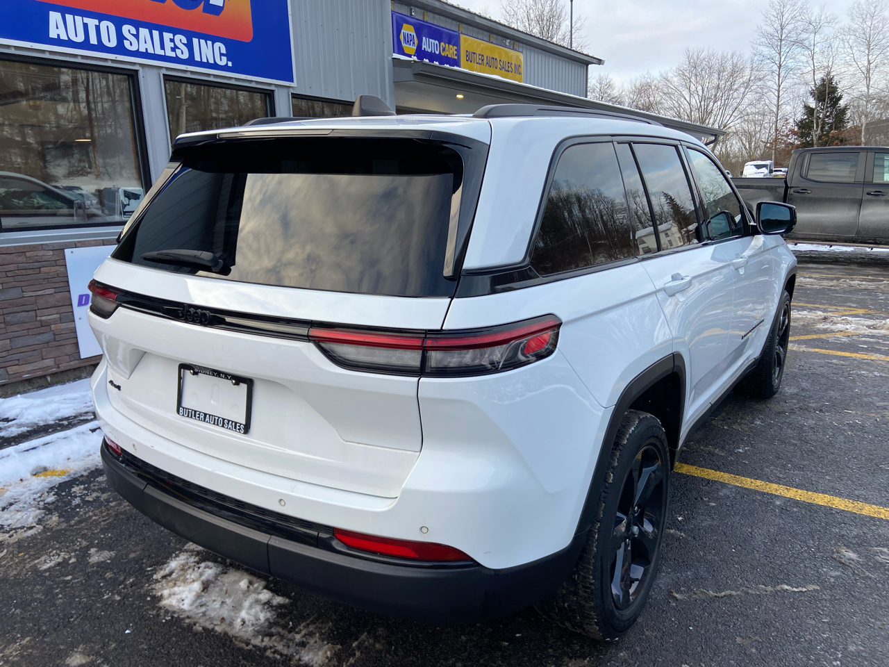 Jeep Grand Cherokee Laredo 4WD 2023