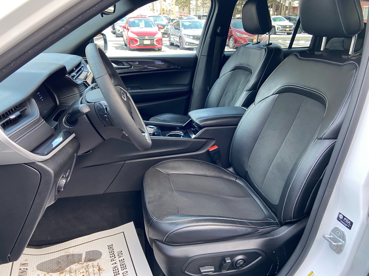 Jeep Grand Cherokee Laredo 4WD 2023